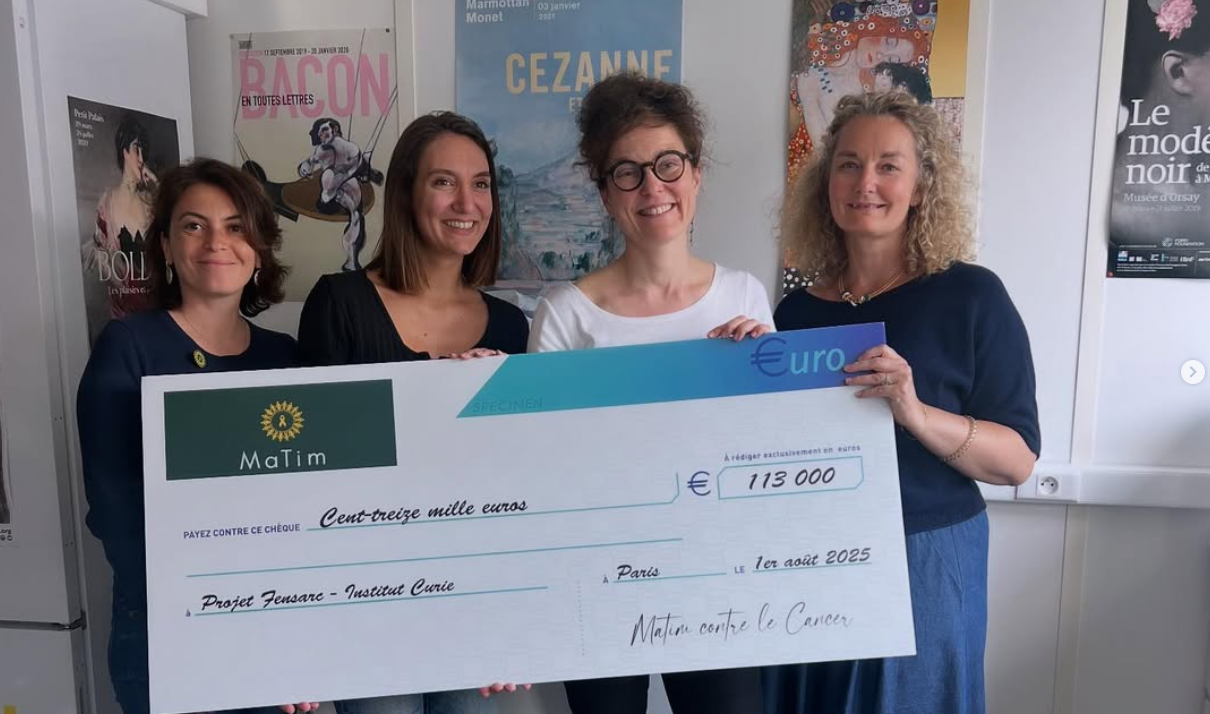 Remise du chèque à l’Institut Curie